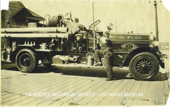 Engine #32 in front of the Junction Fire Station. SWSHS #1998.35.22